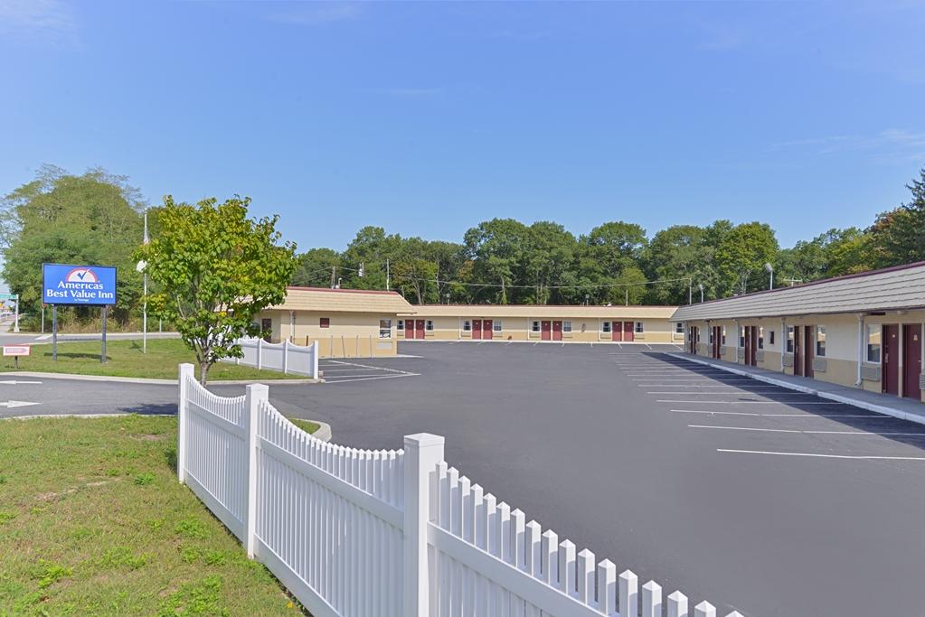 Americas Best Value Inn - Port Jefferson Station - Long Island Екстериор снимка
