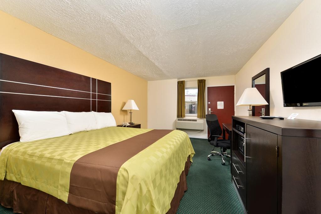 Americas Best Value Inn - Port Jefferson Station - Long Island Стая снимка
