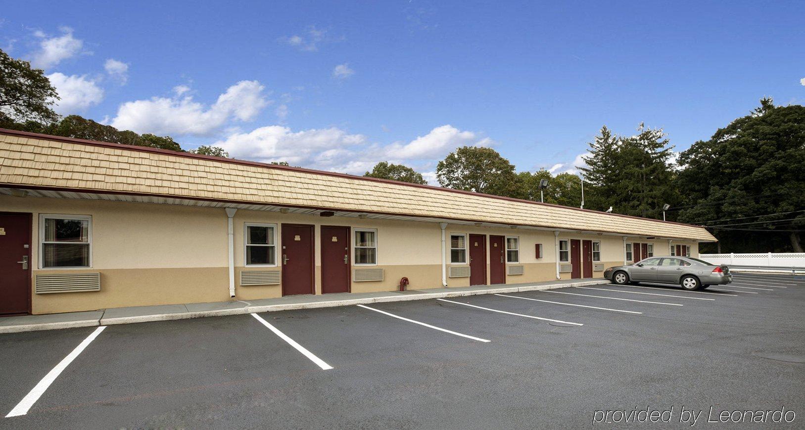 Americas Best Value Inn - Port Jefferson Station - Long Island Екстериор снимка