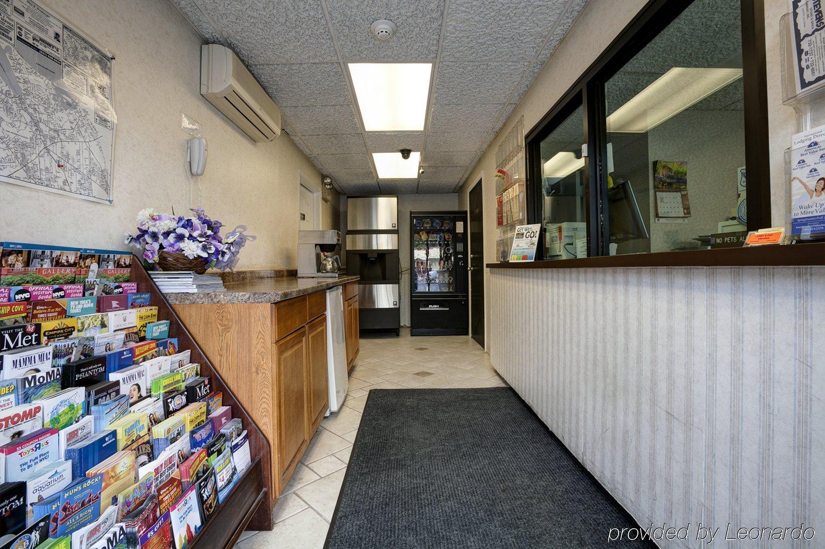 Americas Best Value Inn - Port Jefferson Station - Long Island Интериор снимка