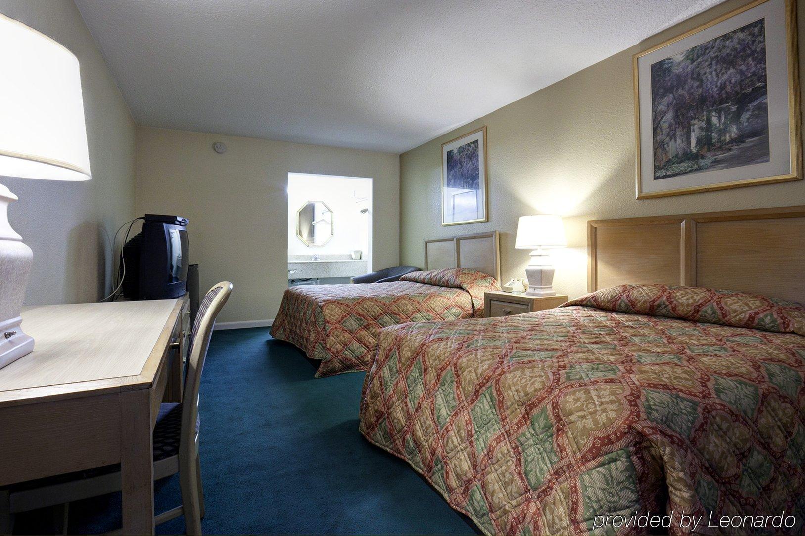 Americas Best Value Inn - Port Jefferson Station - Long Island Стая снимка