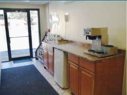 Americas Best Value Inn - Port Jefferson Station - Long Island Екстериор снимка