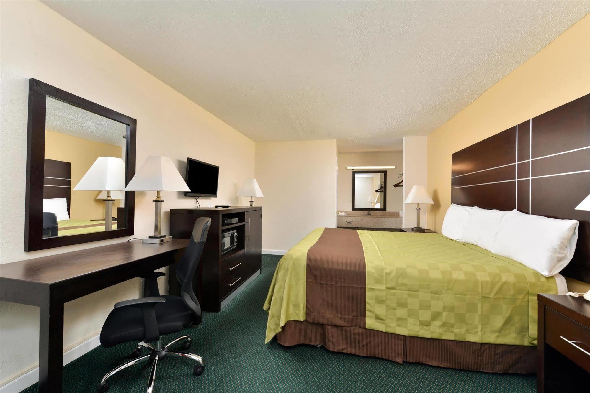 Americas Best Value Inn - Port Jefferson Station - Long Island Екстериор снимка