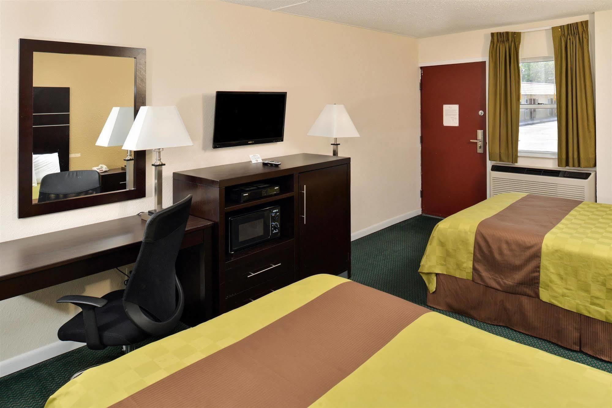 Americas Best Value Inn - Port Jefferson Station - Long Island Екстериор снимка
