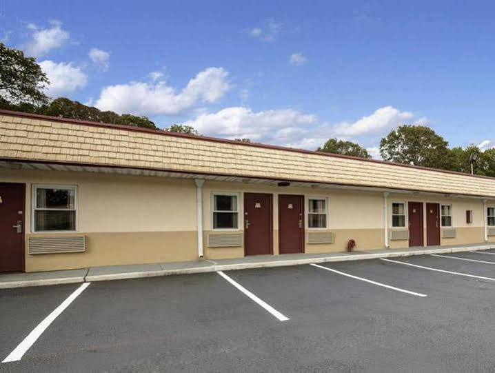 Americas Best Value Inn - Port Jefferson Station - Long Island Екстериор снимка